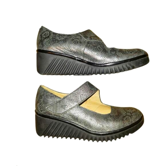 Fly London Lato Mary Jane Platform Wedge Silver Leather US 8  EU Size 38 - Picture 1 of 10